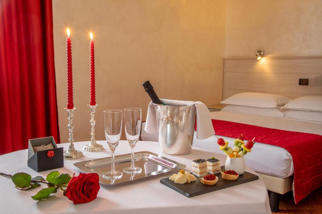 Simon Hotel Помеция Екстериор снимка