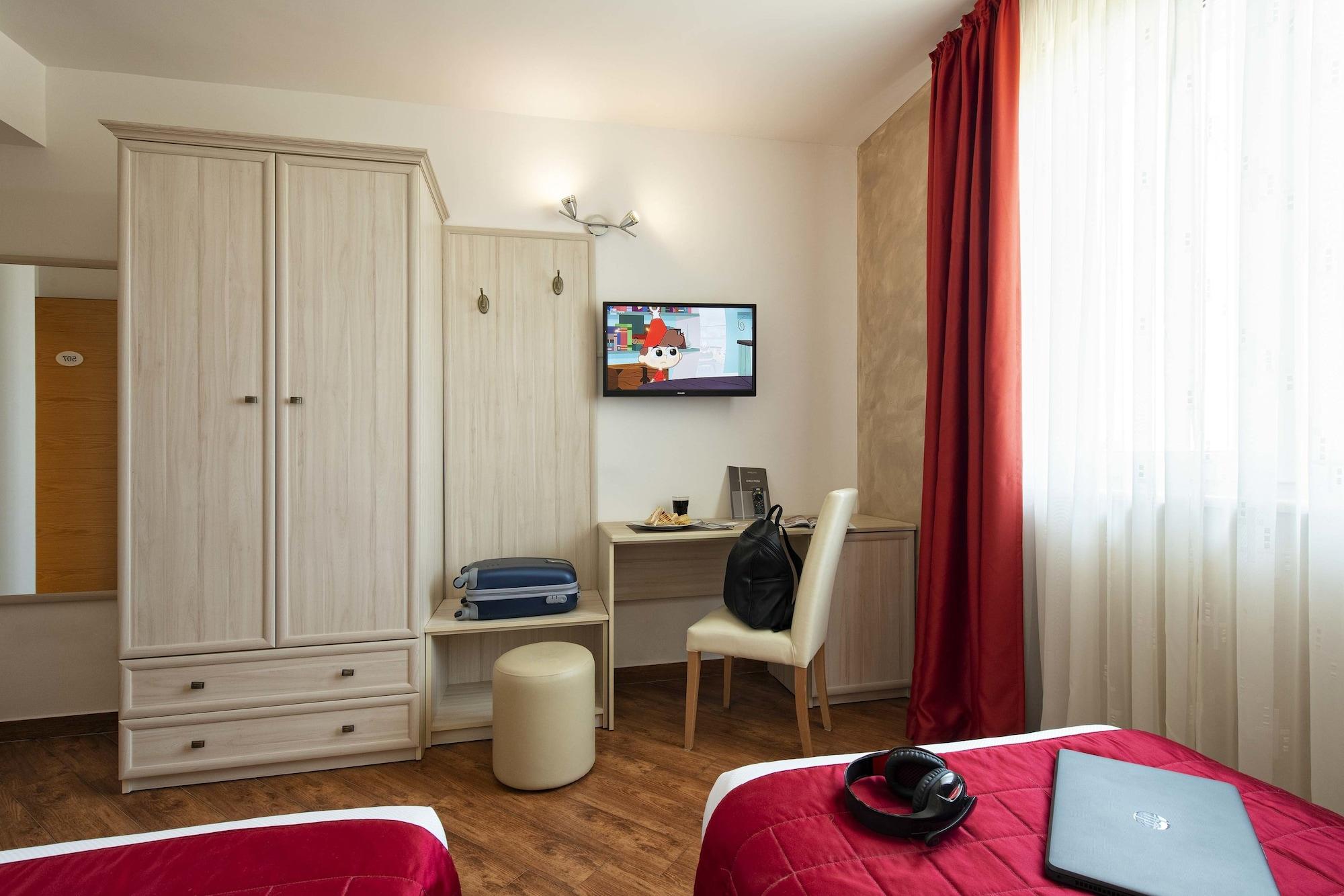 Simon Hotel Помеция Екстериор снимка
